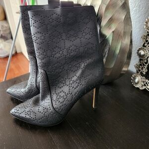 Vince Camuto 8.5 Boots